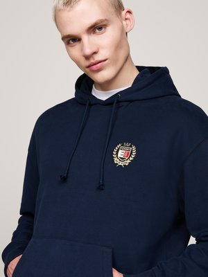 Hoodie mit goldener Wappen-Stickerei