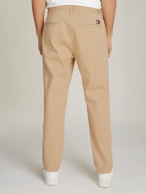 Sportive Chino mit Komfortbund uns Bundfalte, Tapered Fit