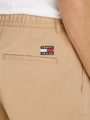 Sportive Chino mit Komfortbund uns Bundfalte, Tapered Fit