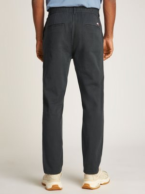 Chino mit Bundfalte und Stretchanteil, Tapered Fit