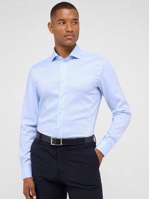 Hemd in Stretch-Qualität, Performance-Qualität, Slim Fit