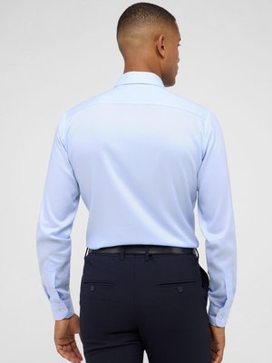 Hemd in Stretch-Qualität, Performance-Qualität, Slim Fit