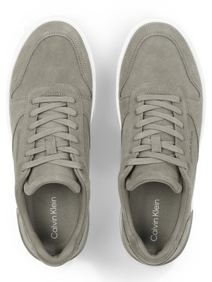 Low Top Sneaker aus Veloursleder