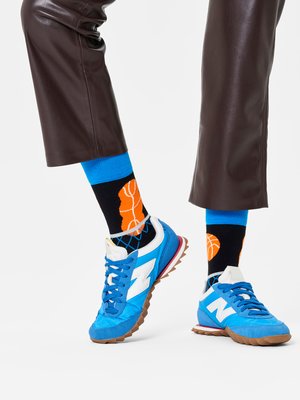 Socken-mit-Basketball-Motiven