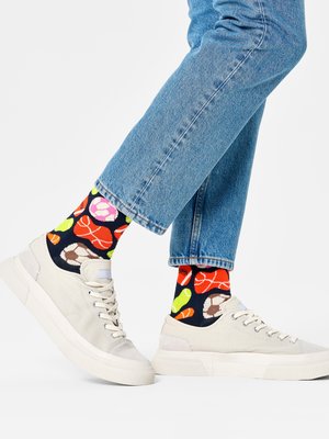 Socken-mit-Ball-Motiven