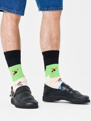 Socken-mit-Skater-Motiven