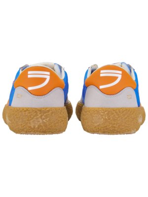 Farbige-Sneaker-Surf-mit-Kontrast-Details-und-markanter-Sohle