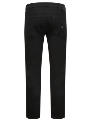 Dunkelgraue Jeans mit geradem Bein von hinten betrachtet. Die Hose hat Taschen auf der Rückseite und einen Lederpatch am Bund. Auf der rechten Gesäßtasche ist ein kleines Logo sichtbar.