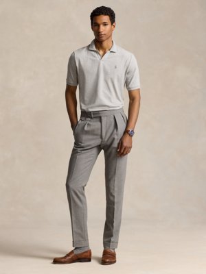 Piqué-Poloshirt mit V-Ausschnitt in Stretch-Qualität