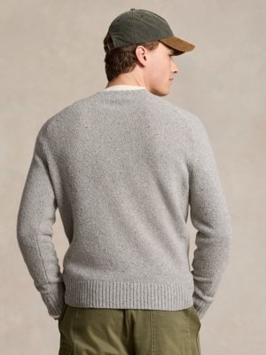 Pullover aus einem Wollgemisch mit Seidenanteil