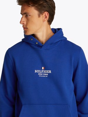 Hoodie mit Label-Print und Druckknöpfen am Kragen