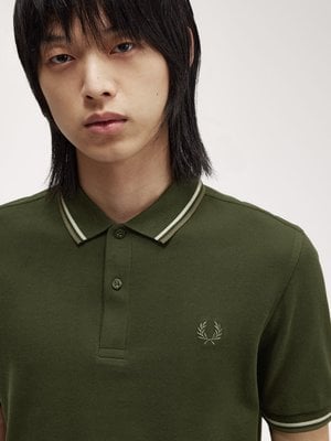 Poloshirt mit Logo-Stickerei und Kontrastbündchen