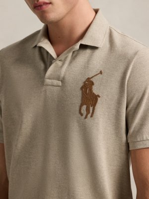 Poloshirt in Piqué-Qualität mit Logo-Aufnäher, Classic Fit