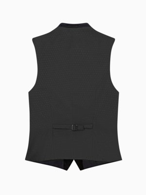 Rückansicht einer schwarzen Weste. Die Weste hat ein subtiles Muster und einen Stehkragen. Auf dem Rücken befindet sich ein kleiner verstellbarer Riemen mit einer Schnalle. Die Weste ist tailliert geschnitten und wirkt elegant.