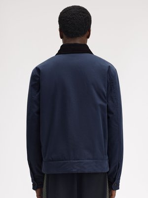 Urbane Jacke mit Cordkragen und gesteppten Innenfutter