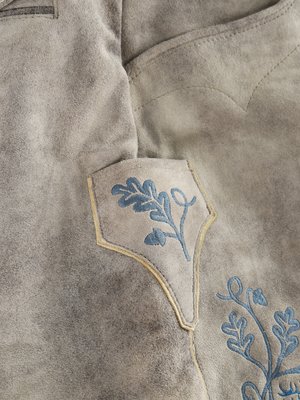 Trachten-Lederhose Garvin mit traditionellen Stickereien
