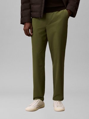 Leichte Stretch-Chino mit Dehnbund und Tunnelzug, Classic Fit