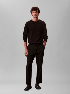 Leichte Stretch-Chino mit Dehnbund und Tunnelzug, Classic Fit