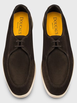 Handgefertigte Schürschuhe aus weichem Wildleder mit flacher Sohle