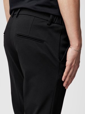 Anzughose Ajend aus einem strukturierten Stretch-Mix, Tapered Fit