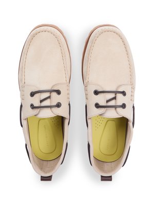 Bootsschuhe mit Profilsohle und Kontrastdetails