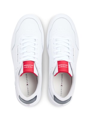 Leichtgewichtiger Basketball-Sneaker mit perforiertem Leder