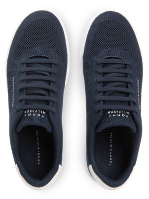Sneaker aus einem Textil-Mesh mit Label-Schriftzug
