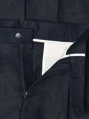 Leichte Leinenhose mit verstellbaren Riegeln am Bund