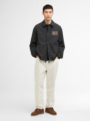Freizeitjacke Coach mit Steve McQueen-Stickerei