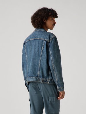 Jeansjacke Trucker mit Label-Fähnchen