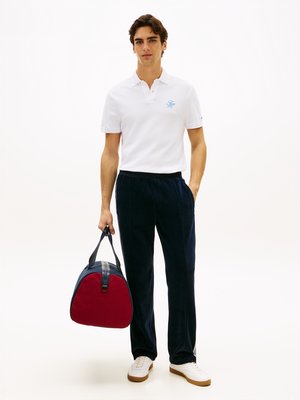 Poloshirt aus einem Baumwoll-Mesh mit Monogramm-Stickerei, Regular Fit