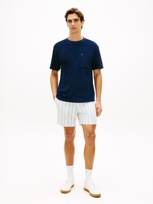 Baumwoll-T-Shirt in Frottee-Qualität mit Brusttasche, Relaxed Fit