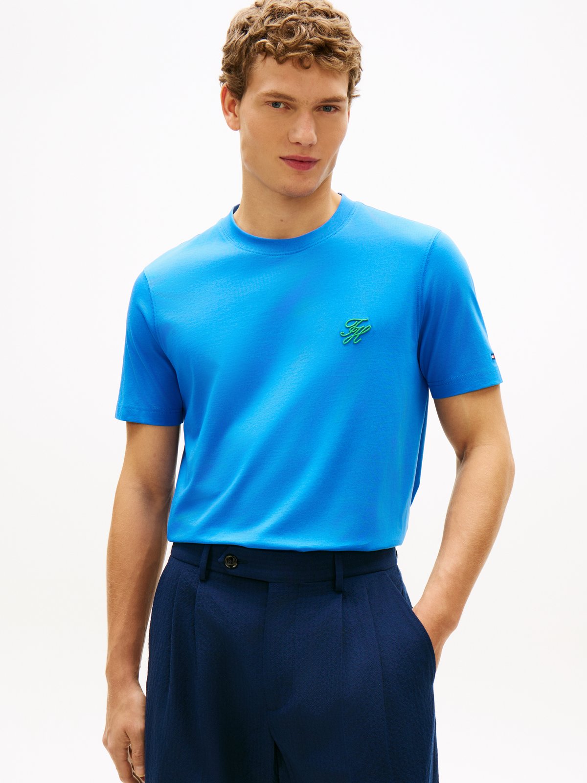Tommy Hilfiger Glattes T-Shirt aus Baumwolle mit Monogramm-Stickerei, Regular Fit in L