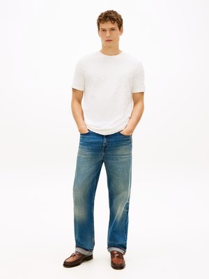 Elastisches T-Shirt mit aufgesetztem Frottee-Monogramm