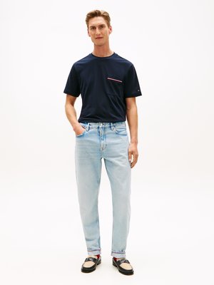 Strukturiertes T-Shirt mit Brusttasche und Flag-Streifen