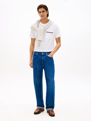 Strukturiertes T-Shirt mit Brusttasche und Flag-Streifen
