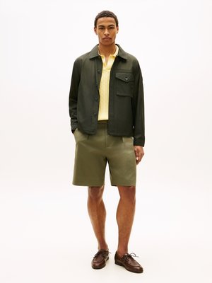 Superleichtes Overshirt aus recyceltem Material mit Logo-Aufnäher
