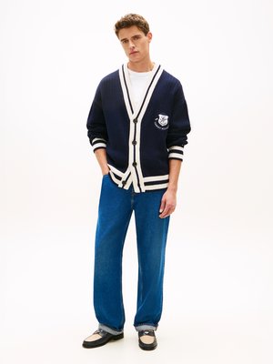 Heavy Strick-Cardigan aus Baumwolle mit Label-Aufnäher