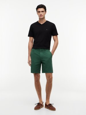 Softes T-Shirt mit V-Ausschnitt und kleiner Flag-Stickerei