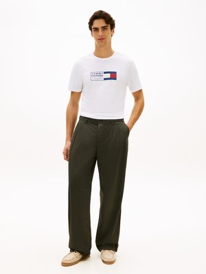 T-Shirt aus Baumwolle mit Label-Frontprint, Regular Fit