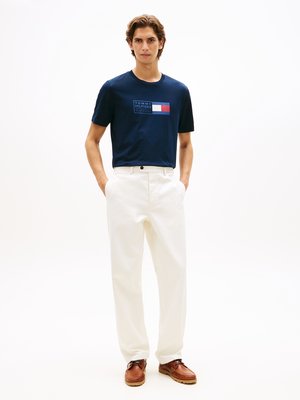 T-Shirt aus Baumwolle mit Label-Frontprint, Regular Fit
