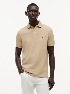 Unifarbenes Poloshirt 1985 und kleiner Flag-Stickerei, Regular Fit