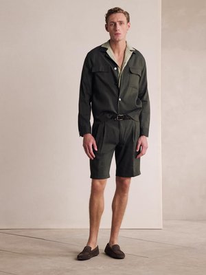 Bermudashorts aus einem Leinen-Wolle-Mix mit Bundfalte