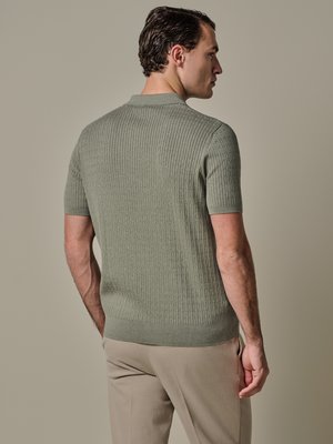 Strick-Poloshirt mit Tencel™ in Zopfstrickmuster