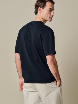 Glattstrick-T-Shirt mit aufgesetzter Brusttasche