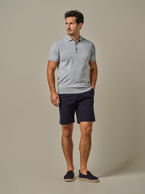 Leichte Bermudashorts mit Stretch und Bundfalte