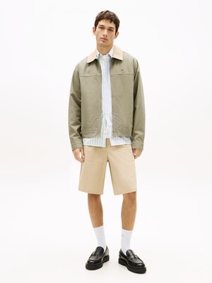 Stretch-Shorts in Twill-Qualität, Straight FIt
