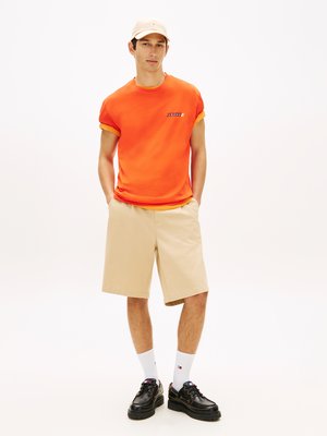 T-Shirt aus Baumwolle mit beidseitigem Print, Regular Fit