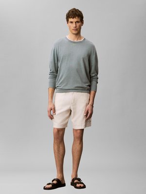 Leichter Strick-Pullover aus einem Leinen-Mix