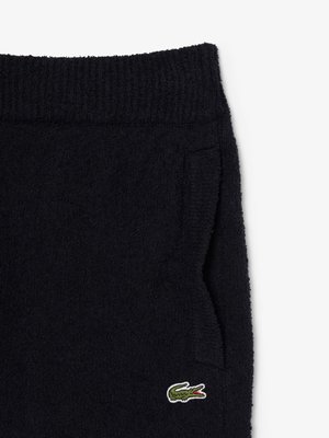 Sommerliche Shorts in einem Bouclé-Strick